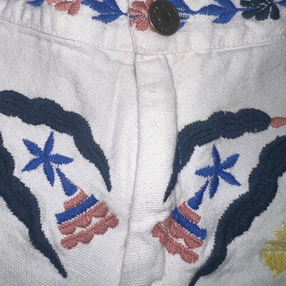 Mango Embroidered Mid Rise Chino Shorts W/ Pockets & Tassels Size 6 Like New - Picture 3 of 6